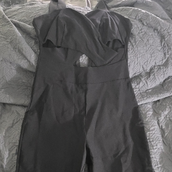 Elegant Black Halter Jumpsuit - Picture 1 of 3